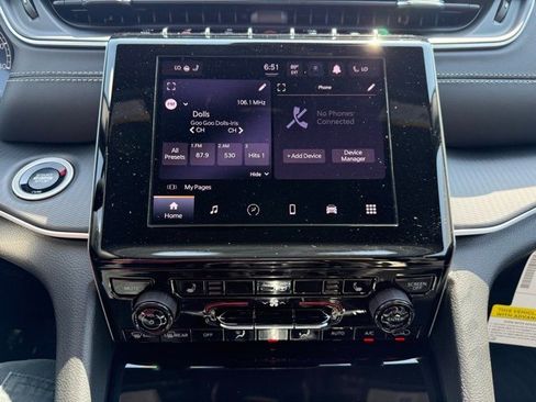 New 2025 Jeep Grand Cherokee Laredo X w/ Luxury Tech Group I image 18