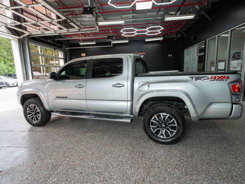Used 2022 Toyota Tacoma TRD Sport w/ Technology Package AWD/4WD image 2