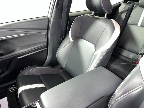 Used 2025 Toyota Camry SE image 25