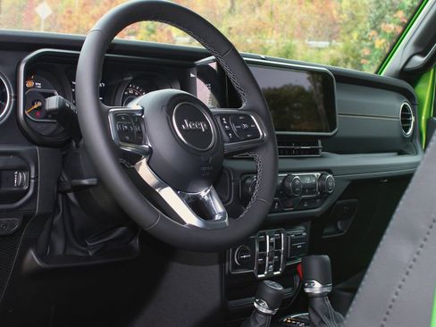 New 2026 Jeep Wrangler Unlimited Sahara w/ Technology Group image 18