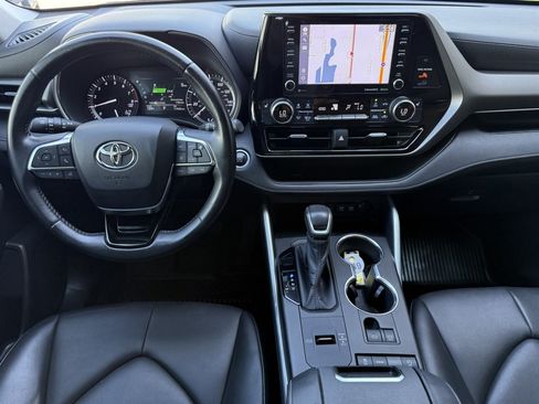 Used 2020 Toyota Highlander XLE FWD image 25