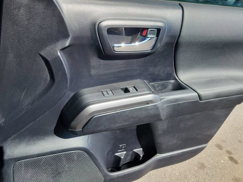 Used 2019 Toyota Tacoma TRD Sport AWD/4WD image 15