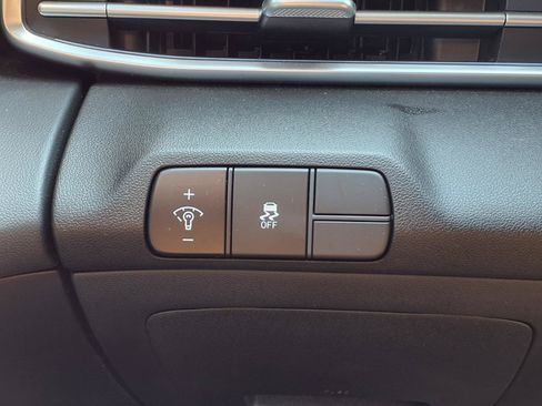 Used 2025 Hyundai Elantra SEL FWD image 15