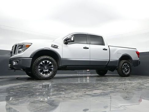 Used 2018 Nissan Titan PRO-4X w/ Pro-4x Convenience Package AWD/4WD image 42