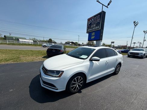 Used 2017 Volkswagen Jetta SE FWD image 8
