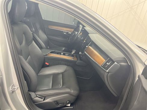 Used 2021 Volvo S90 T6 Momentum image 22