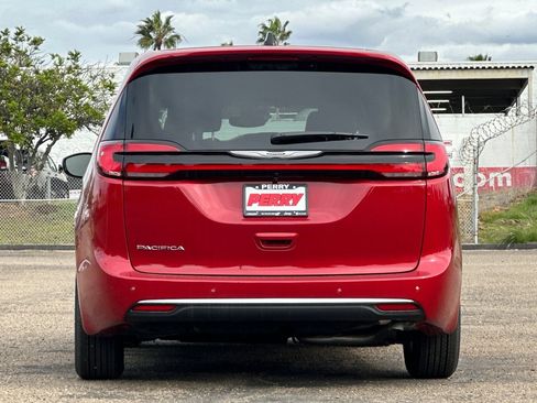 New 2026 Chrysler Pacifica Select image 5