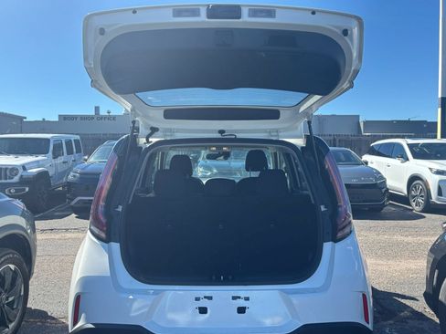 Used 2025 Kia Soul LX w/ LX Technology Package FWD image 27