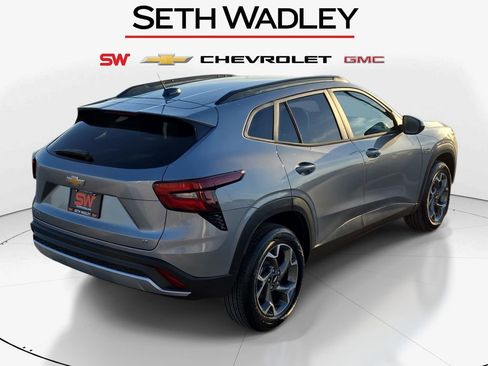New 2026 Chevrolet Trax LT w/ LT Convenience Package FWD image 6