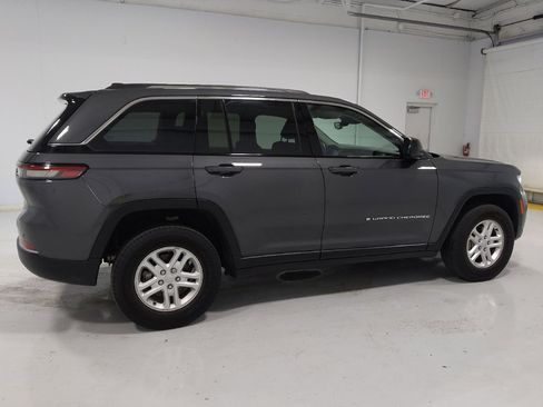 Used 2022 Jeep Grand Cherokee Laredo w/ Luxury Tech Group I AWD/4WD image 10