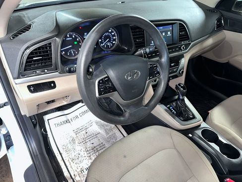 Used 2017 Hyundai Elantra SE image 8