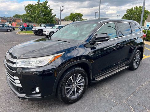 Used 2017 Toyota Highlander XLE w/ Carpet Mat Package AWD/4WD image 6