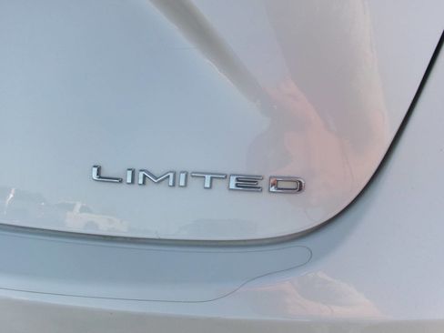 Used 2013 Toyota Avalon Limited w/ Technology Pkg FWD image 11