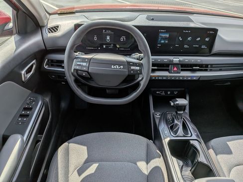 Used 2025 Kia K4 LXS image 29