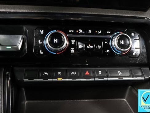 Used 2022 GMC Sierra 1500 AT4 w/ AT4 Preferred Package image 9