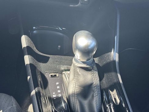 Used 2019 Toyota C-HR XLE FWD image 16