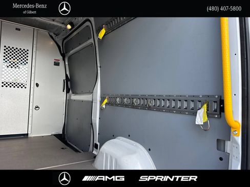 Used 2022 Mercedes-Benz Sprinter 2500 image 9