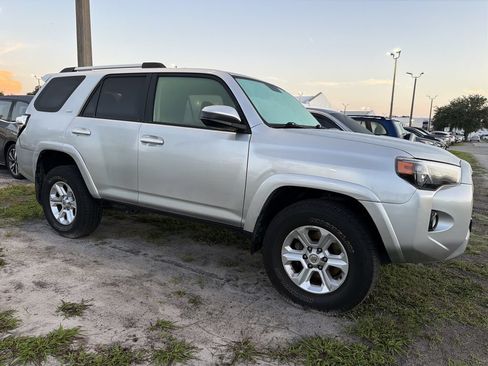 Used 2019 Toyota 4Runner SR5 AWD/4WD image 1