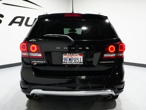 Used 2019 Dodge Journey Crossroad w/ Driver Convenience Group image 9
