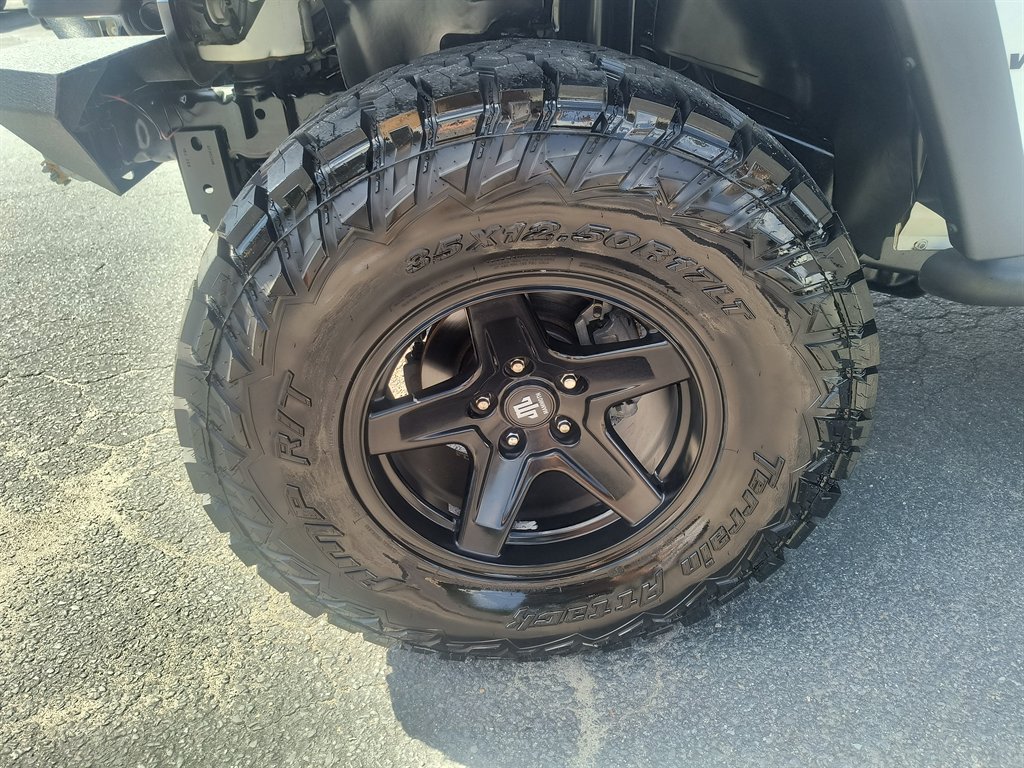 Used 2017 Jeep Wrangler Unlimited Sport w/ Quick Order Package 24S AWD/4WD image 9