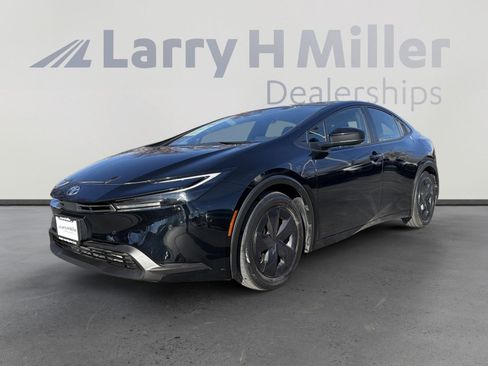 Used 2023 Toyota Prius LE image 4