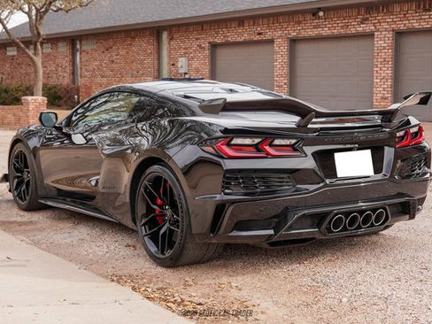 Used 2025 Chevrolet Corvette Z06 w/ Z07 Performance Package image 6
