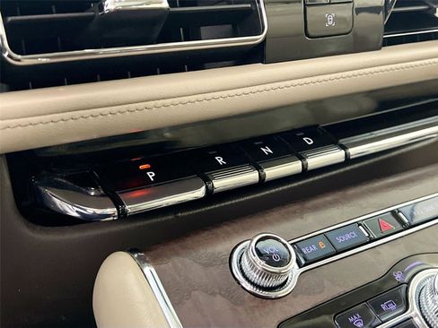 Used 2021 Lincoln Aviator Reserve w/ Elements Package Plus image 16