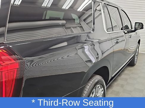 Used 2023 GMC Yukon XL Denali Ultimate AWD/4WD image 10