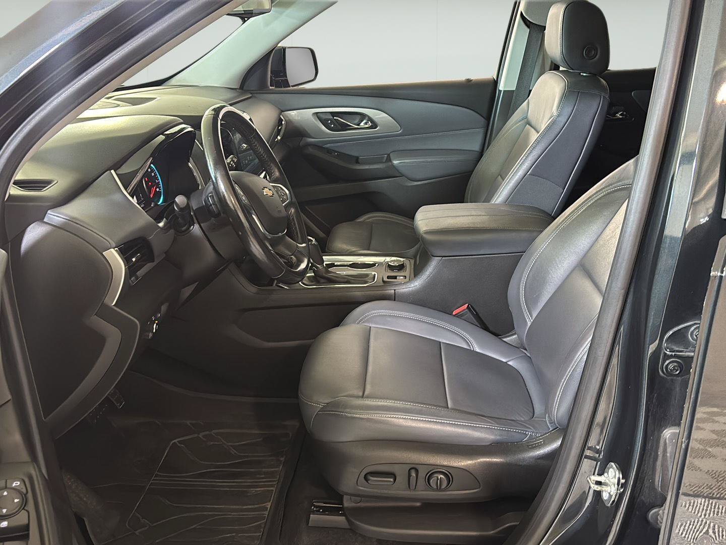 Used 2018 Chevrolet Traverse LT w/ LPO, Floor Liner Package AWD/4WD image 13