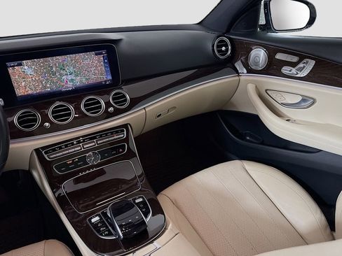 Certified 2019 Mercedes-Benz E 300 4MATIC image 25