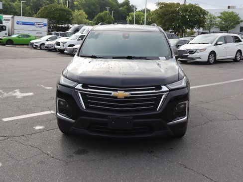 Used 2023 Chevrolet Traverse LT w/ LPO, Cargo Package AWD/4WD image 3
