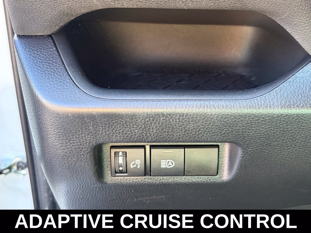 Used 2019 Toyota RAV4 LE FWD image 17