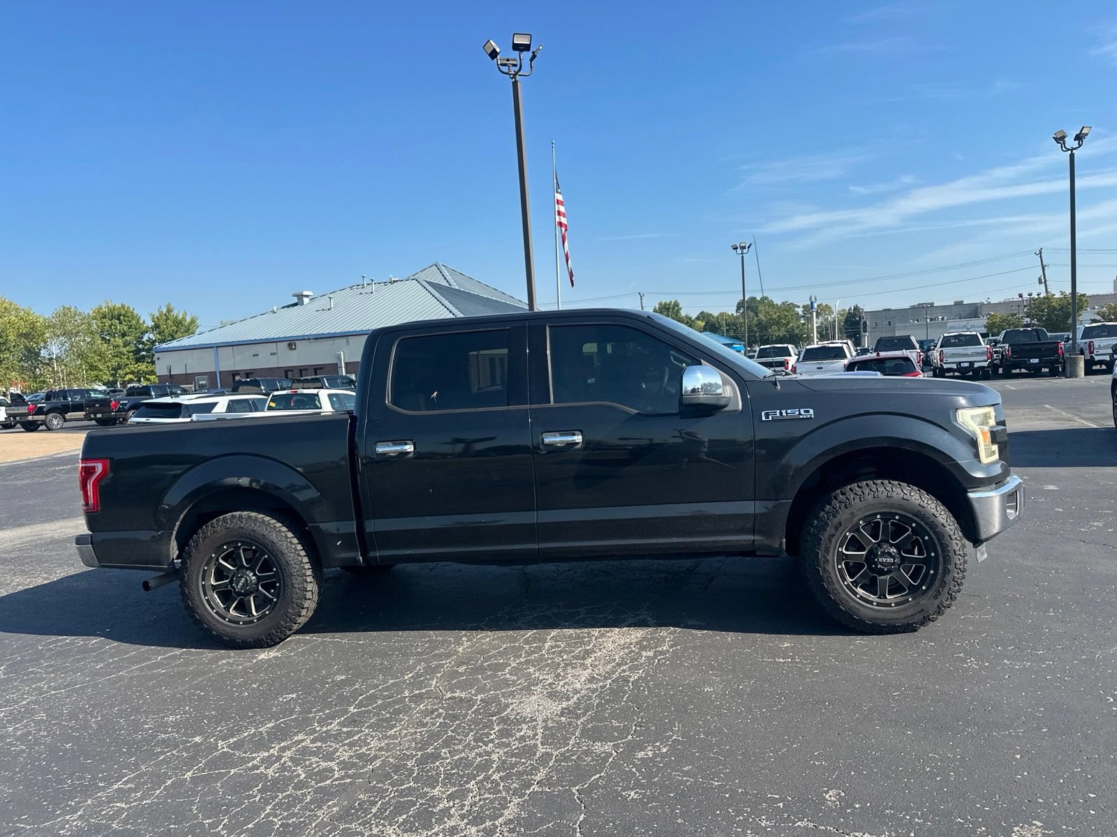 Used 2015 Ford F150 XLT RWD image 4