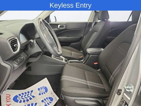 Used 2025 Hyundai Venue SEL FWD image 11