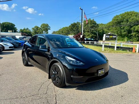 Used 2023 Tesla Model Y Long Range AWD/4WD image 3