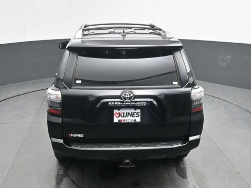 Used 2015 Toyota 4Runner SR5 AWD/4WD image 29