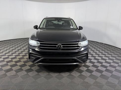 Used 2022 Volkswagen Tiguan SE FWD image 3