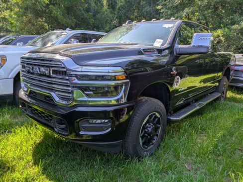 Used 2026 RAM 2500 Laramie AWD/4WD image 2