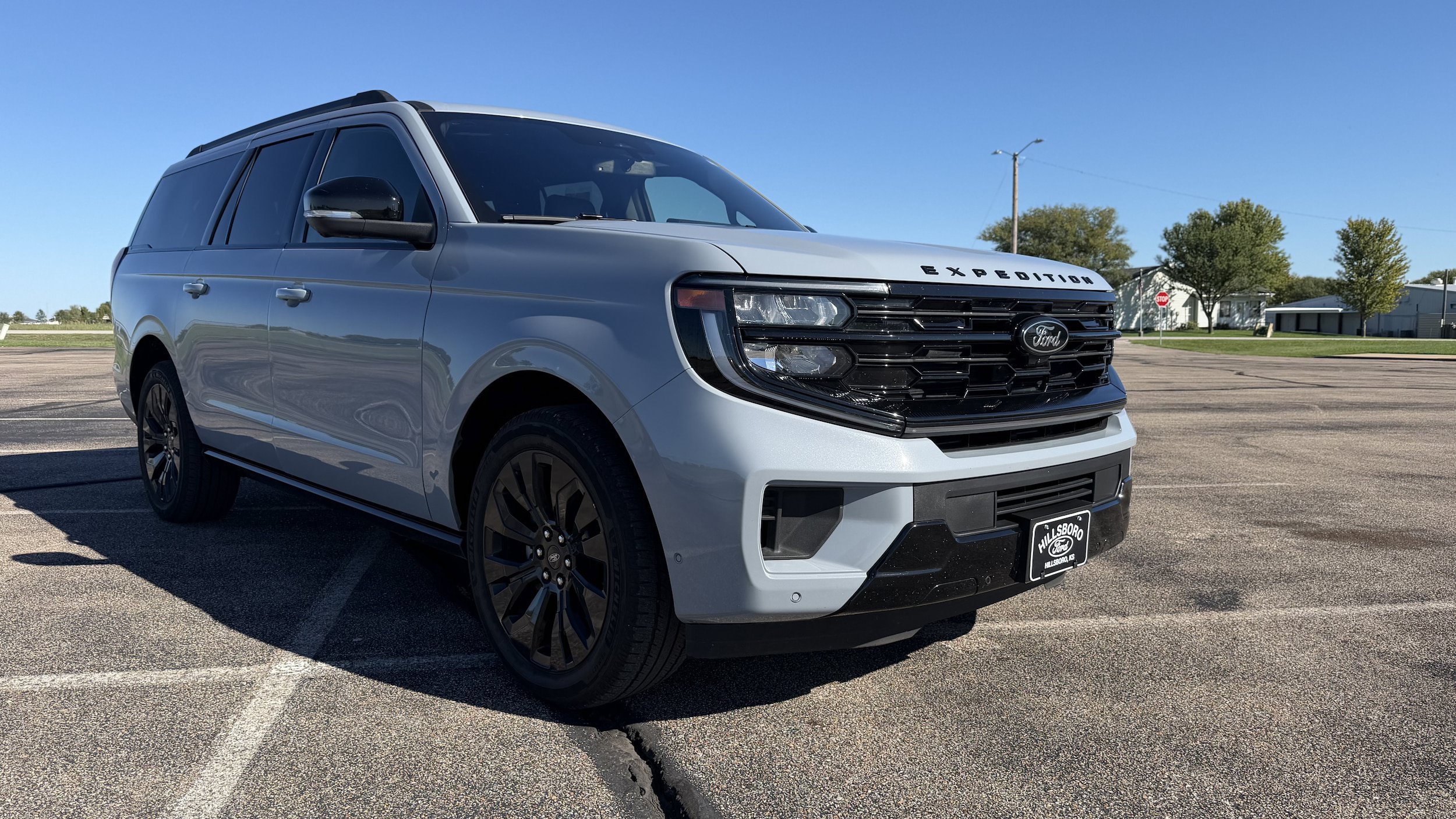 Used 2025 Ford Expedition Max Platinum w/ Stealth Appearance Package AWD/4WD image 1