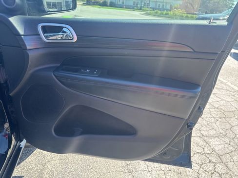 Used 2019 Jeep Grand Cherokee Altitude AWD/4WD image 34