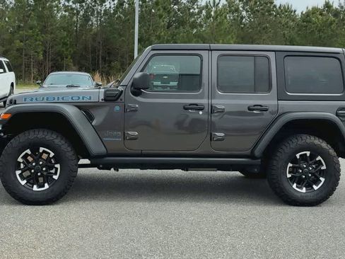 Used 2025 Jeep Wrangler Unlimited Rubicon 4xe w/ Convenience Group AWD/4WD image 5