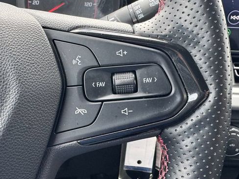 Certified 2024 Chevrolet Trax RS w/ Sunroof Package FWD image 18