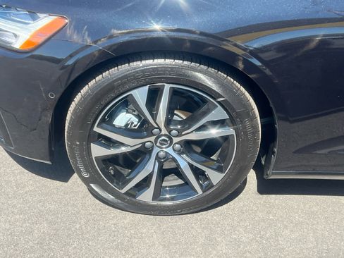 Used 2025 Volvo S60 B5 Plus image 6