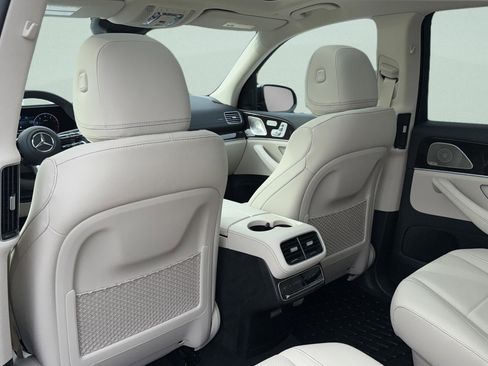 New 2026 Mercedes-Benz GLS 450 4MATIC image 36