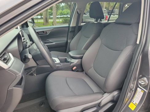 Used 2025 Toyota RAV4 LE AWD/4WD image 16