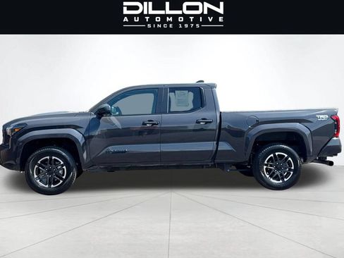 Used 2025 Toyota Tacoma TRD Sport AWD/4WD image 7