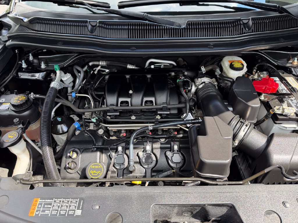 Used 2018 Ford Explorer XLT AWD/4WD image 14