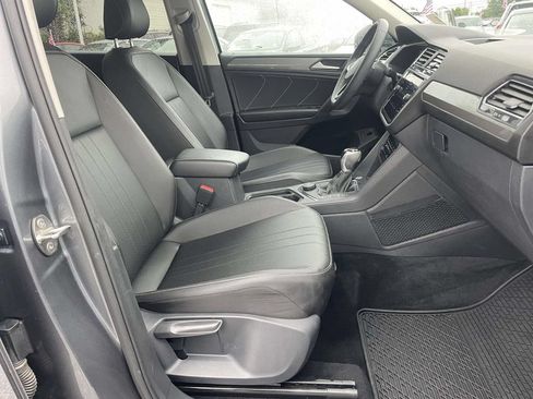 Used 2022 Volkswagen Tiguan SE AWD/4WD image 9