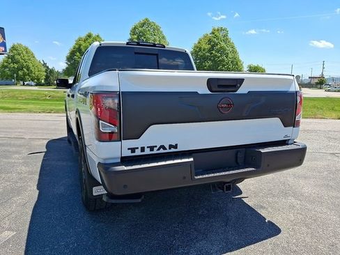 Used 2024 Nissan Titan PRO-4X w/ Pro-4x Convenience Package AWD/4WD image 8