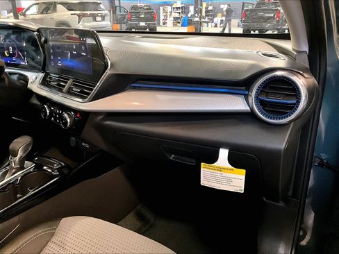Used 2025 Chevrolet Trax LT w/ Driver Confidence Package FWD image 13